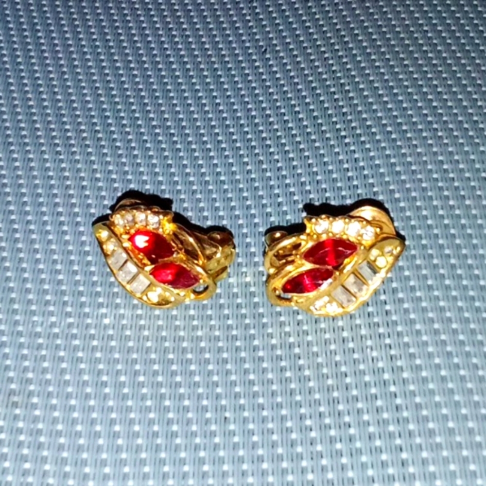 Elegant Women's Gold Toned Red and White Stones Clip-On Earrings Pre-owned